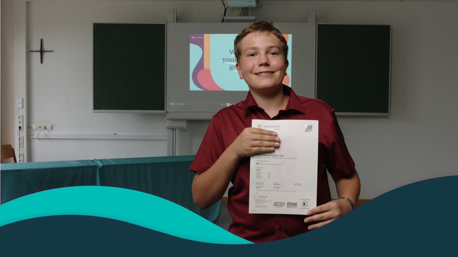 Alumno con un certificado de Cambridge English