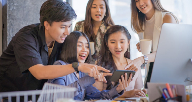 Mettre en valeur le travail d'équipe et le développement des compétences linguistiques.